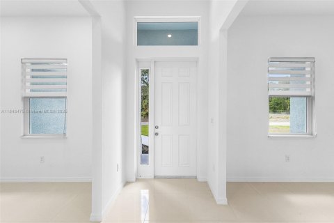 House in Lehigh Acres, Florida 3 bedrooms, 160.72 sq.m. № 1936401 - photo 3