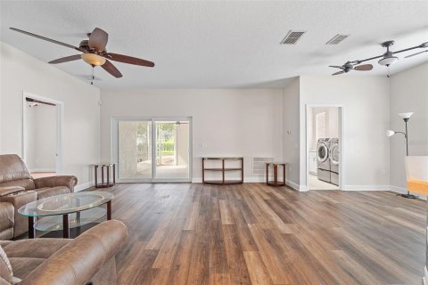 House in Saint Cloud, Florida 3 bedrooms, 169.55 sq.m. № 1784654 - photo 14
