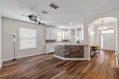 House in Saint Cloud, Florida 3 bedrooms, 169.55 sq.m. № 1784654 - photo 10