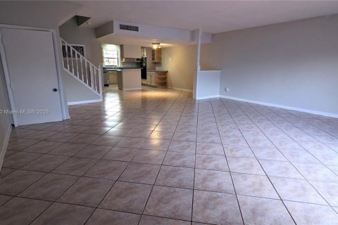 Townhouse in Plantation, Florida 3 bedrooms, 165.37 sq.m. № 1893219 - photo 2