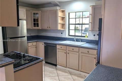 Townhouse in Plantation, Florida 3 bedrooms, 165.37 sq.m. № 1893219 - photo 3