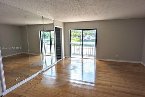 Townhouse in Plantation, Florida 3 bedrooms, 165.37 sq.m. № 1893219 - photo 16