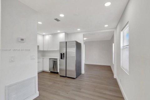 Villa ou maison à louer à West Palm Beach, Floride: 3 chambres № 2386940 - photo 8