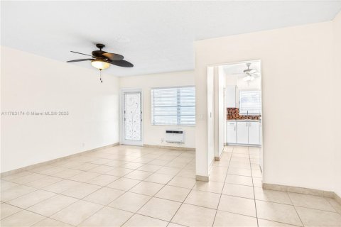 Copropriété à vendre à Hallandale Beach, Floride: 1 chambre, 68.38 m2 № 1985529 - photo 9