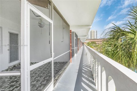 Copropriété à vendre à Hallandale Beach, Floride: 1 chambre, 68.38 m2 № 1985529 - photo 4