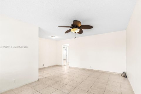 Copropriété à vendre à Hallandale Beach, Floride: 1 chambre, 68.38 m2 № 1985529 - photo 7