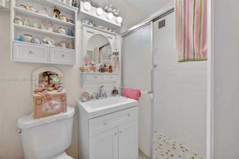 Villa ou maison à vendre à Miami, Floride: 9 chambres, 391.86 m2 № 2025039 - photo 24