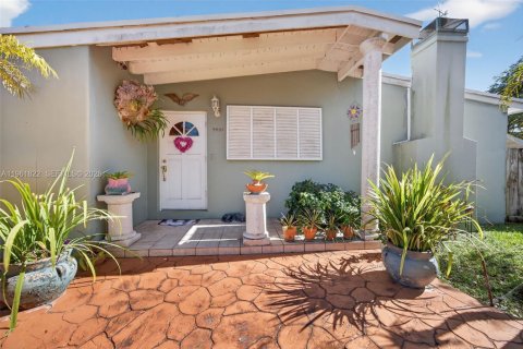 Villa ou maison à vendre à Miami, Floride: 9 chambres, 391.86 m2 № 2025039 - photo 5