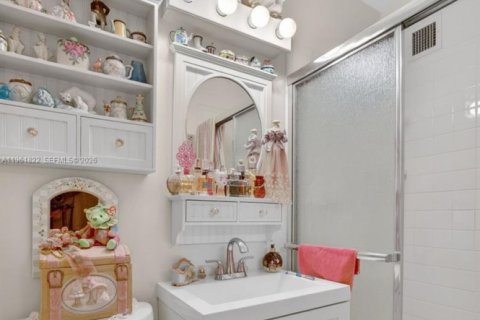 Villa ou maison à vendre à Miami, Floride: 9 chambres, 391.86 m2 № 2025039 - photo 25