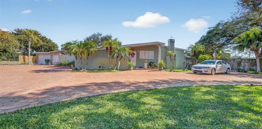 Villa ou maison à Miami, Floride 9 chambres, 391.86 m2 № 2025039