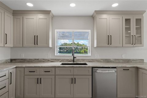 Condo in Crystal River, Florida, 2 bedrooms № 2377545 - photo 24