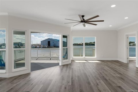 Condo in Crystal River, Florida, 2 bedrooms № 2377545 - photo 11