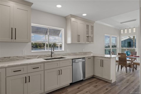 Condo in Crystal River, Florida, 2 bedrooms № 2377545 - photo 25