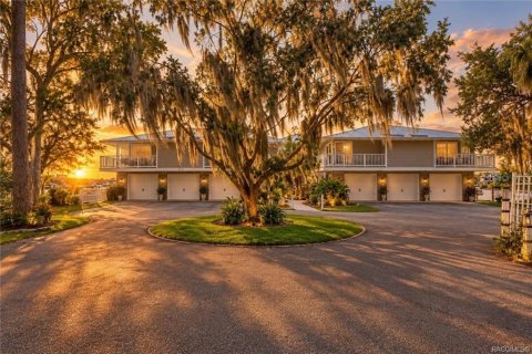 Condo in Crystal River, Florida, 2 bedrooms № 2377545 - photo 2
