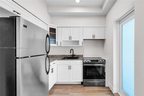 Propiedad comercial en venta en Miami Beach, Florida, 367.15 m2 № 1970315 - foto 8