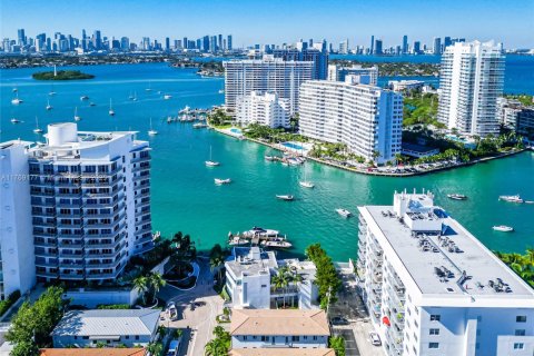 Propiedad comercial en venta en Miami Beach, Florida, 367.15 m2 № 1970315 - foto 24
