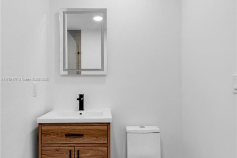 Propiedad comercial en venta en Miami Beach, Florida, 367.15 m2 № 1970315 - foto 13