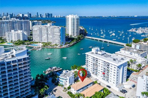 Propiedad comercial en venta en Miami Beach, Florida, 367.15 m2 № 1970315 - foto 21