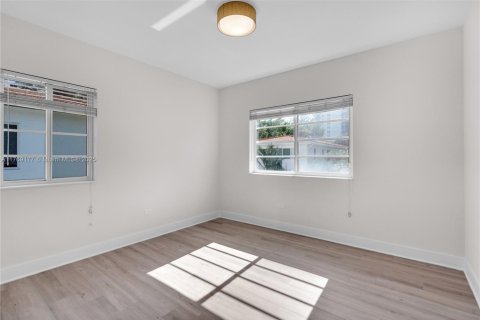 Propiedad comercial en venta en Miami Beach, Florida, 367.15 m2 № 1970315 - foto 15