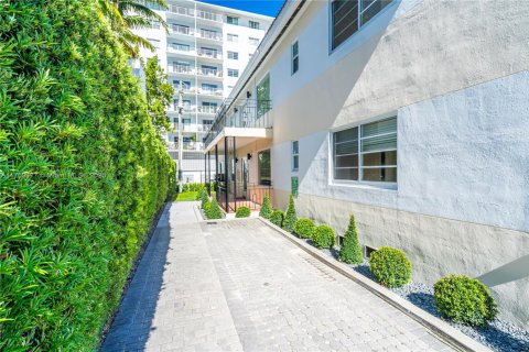 Propiedad comercial en venta en Miami Beach, Florida, 367.15 m2 № 1970315 - foto 3