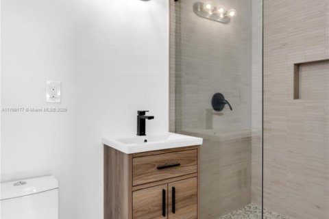 Propiedad comercial en venta en Miami Beach, Florida, 367.15 m2 № 1970315 - foto 12