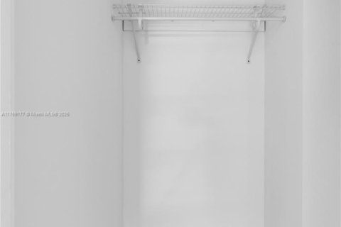 Propiedad comercial en venta en Miami Beach, Florida, 367.15 m2 № 1970315 - foto 16