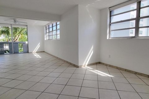 Copropriété à louer à Miami Beach, Floride: 1 chambre, 85.47 m2 № 2360121 - photo 4