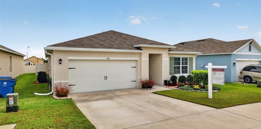 House in Haines City, Florida 3 bedrooms, 160.26 sq.m. № 2132048