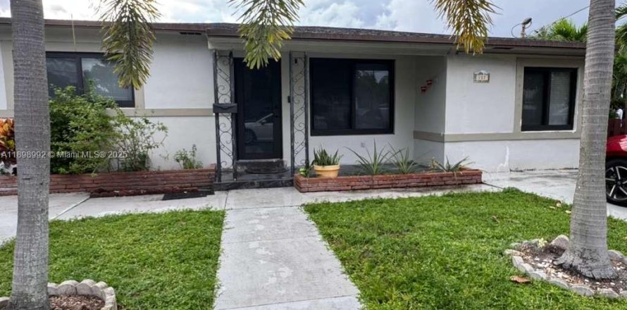 Casa en Hallandale Beach, Florida 2 dormitorios, 144.93 m2 № 1951028