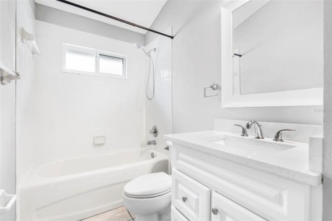 Casa en venta en Tampa, Florida, 4 dormitorios, 196.21 m2 № 1910037 - foto 3