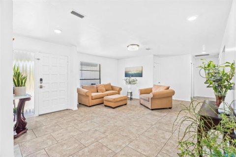 Casa en venta en Tampa, Florida, 4 dormitorios, 196.21 m2 № 1910037 - foto 28
