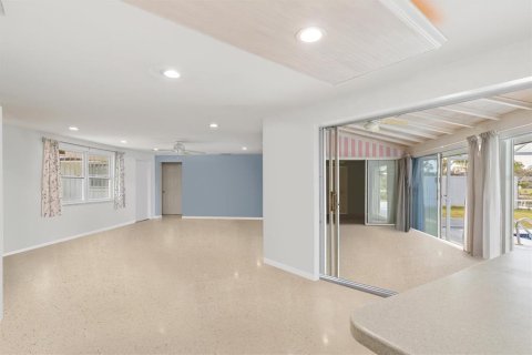 House in Port Charlotte, Florida 2 bedrooms, 157.75 sq.m. № 879193 - photo 11