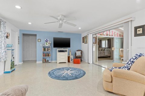 House in Port Charlotte, Florida 2 bedrooms, 157.75 sq.m. № 879193 - photo 5