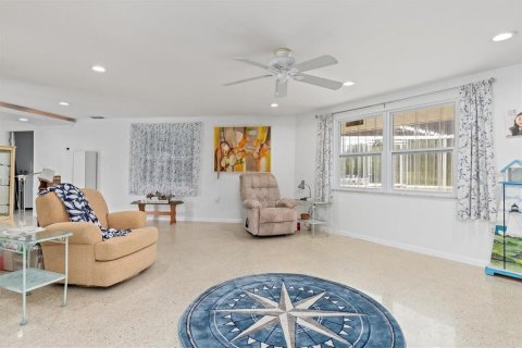 House in Port Charlotte, Florida 2 bedrooms, 157.75 sq.m. № 879193 - photo 6