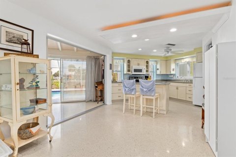 House in Port Charlotte, Florida 2 bedrooms, 157.75 sq.m. № 879193 - photo 16