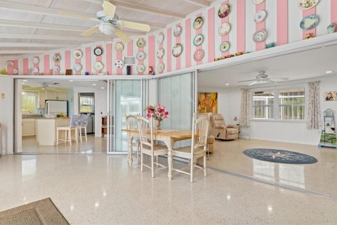 House in Port Charlotte, Florida 2 bedrooms, 157.75 sq.m. № 879193 - photo 25