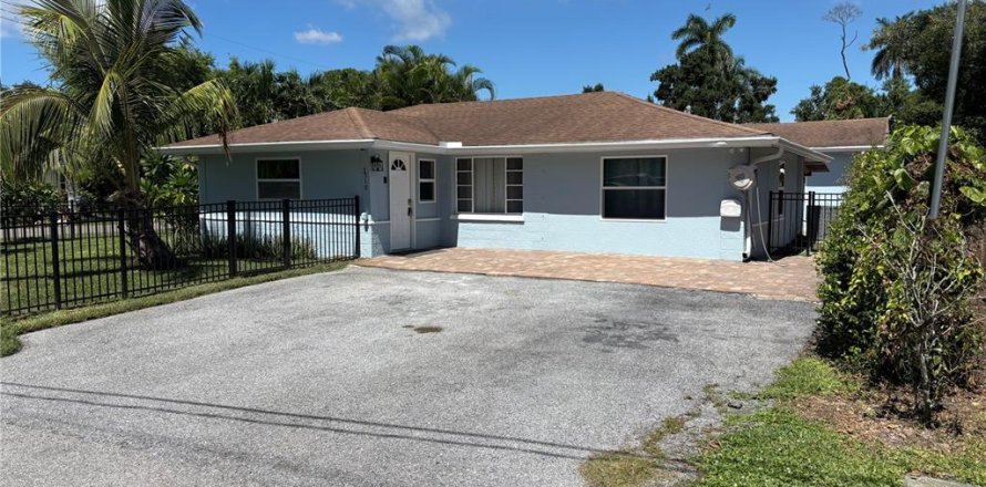 House in Bradenton, Florida 3 bedrooms, 153.66 sq.m. № 2379373