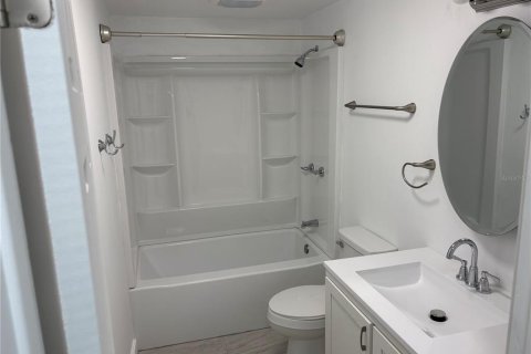 House in Bradenton, Florida 3 bedrooms, 153.66 sq.m. № 2379373 - photo 14