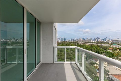 Condo in Miami, Florida, 1 bedroom № 2072087 - photo 9