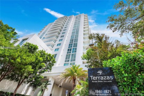 Condo in Miami, Florida, 1 bedroom № 2072087 - photo 4