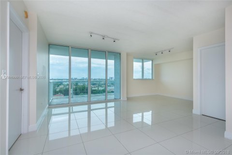Condo in Miami, Florida, 1 bedroom № 2072087 - photo 21