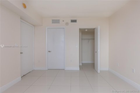 Condo in Miami, Florida, 1 bedroom № 2072087 - photo 12