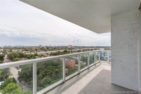 Condo in Miami, Florida, 1 bedroom № 2072087 - photo 10