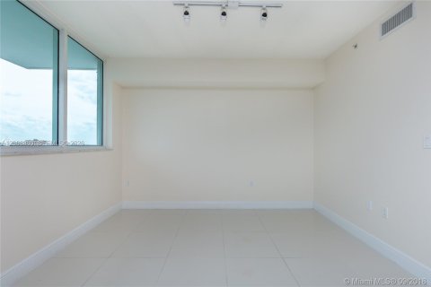 Condo in Miami, Florida, 1 bedroom № 2072087 - photo 18