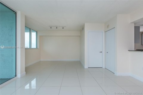 Condo in Miami, Florida, 1 bedroom № 2072087 - photo 19