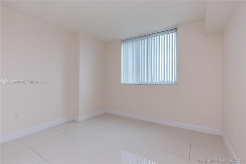 Condo in Miami, Florida, 1 bedroom № 2072087 - photo 13