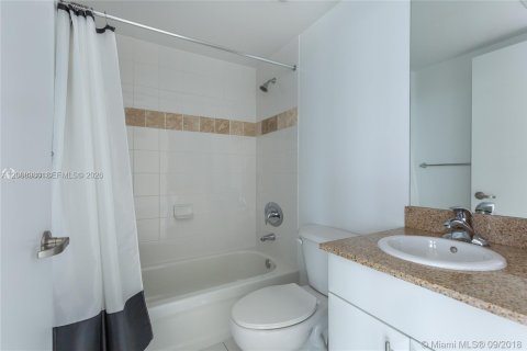 Condo in Miami, Florida, 1 bedroom № 2072087 - photo 14