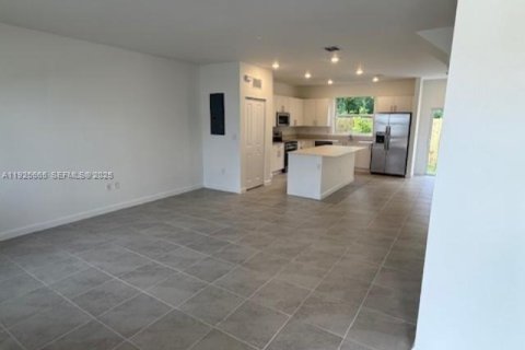 Townhouse in Homestead, Florida 3 bedrooms № 1984082 - photo 6