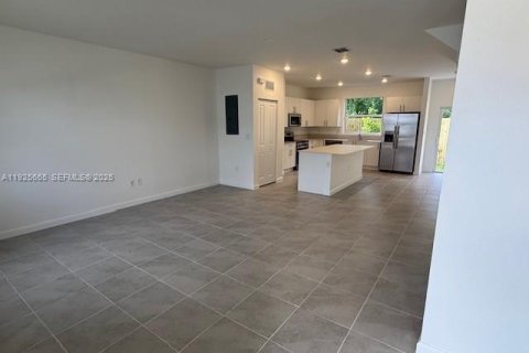 Townhouse in Homestead, Florida 3 bedrooms № 1984082 - photo 5