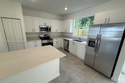 Townhouse in Homestead, Florida 3 bedrooms № 1984082 - photo 2